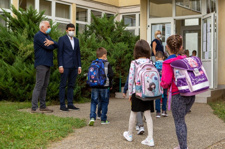 Direktor i gradonačelnik pozdravljaju prvake