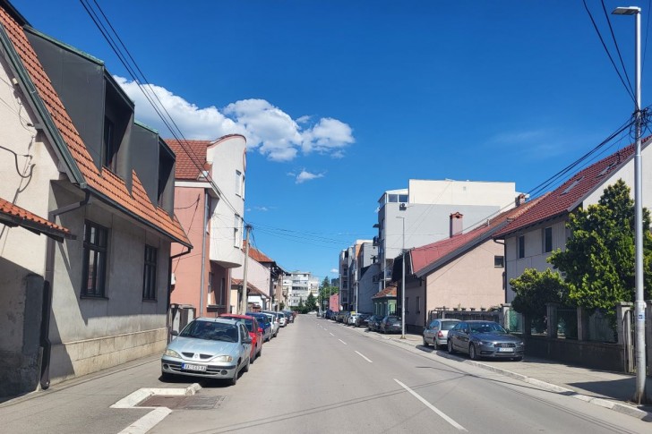 Pantićeva - nema drvoreda ima parkinga