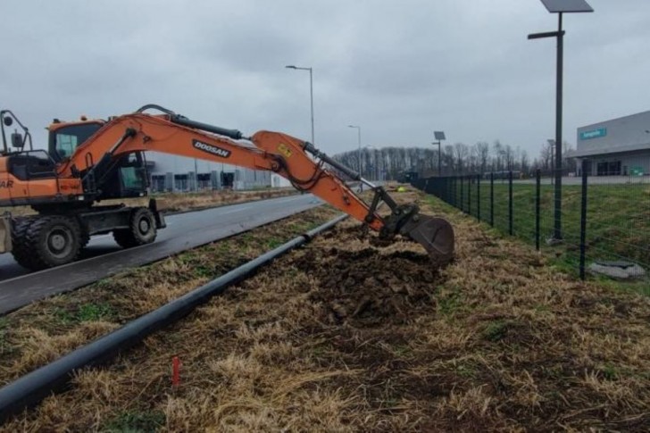 Postavljanje cevi u Privrednoj zoni