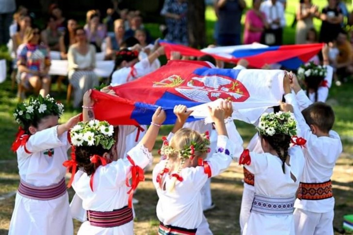 Deca iz vrtića na priredbi posvećenoj Kosidbi