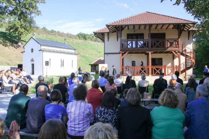 Svečanosti u porti manastira Svetog Đorđa u Ćelijama