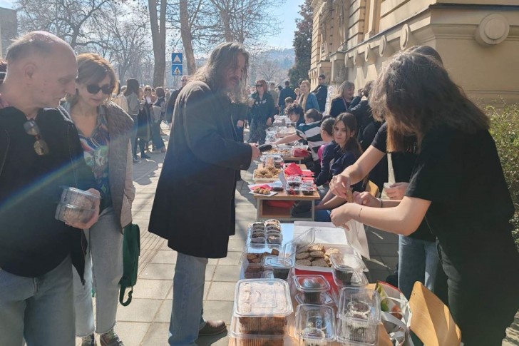 Humanitarna akcija - bazar slatkiša