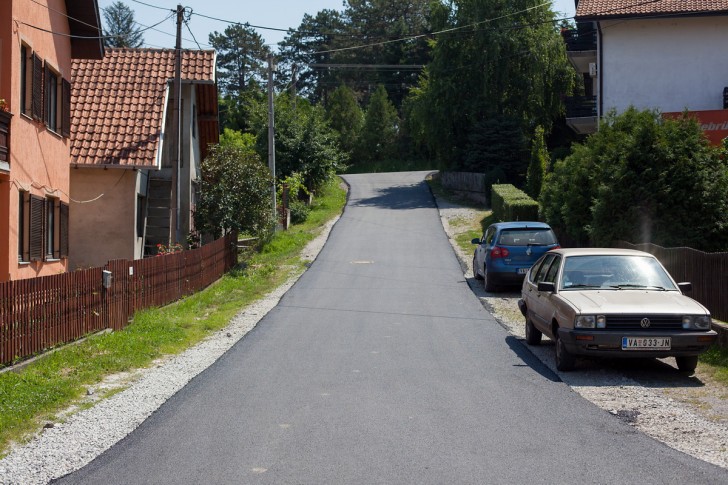 Asfaltirana Vrnjačka ulica