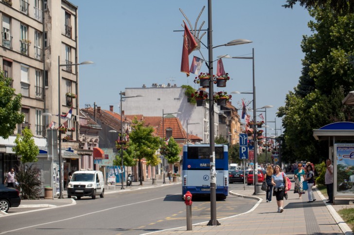 Dekor na stubovima u Karađorševo