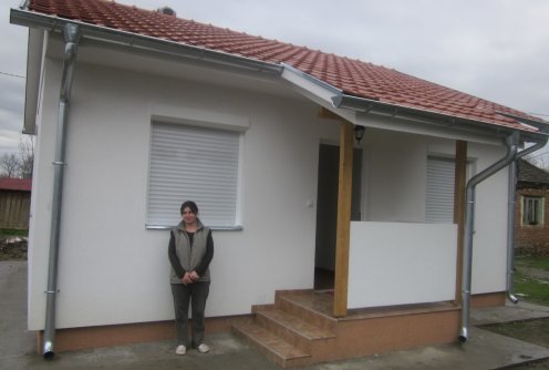 Romana Ivanić ispred svog novog doma (foto: Dragana Nedeljković)