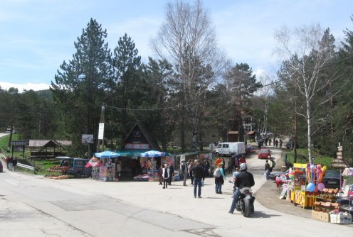 Glavna ulica na Divčibarama (foto: Kolubarske.rs)
