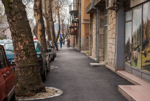 Trotoar u Sinđelićevoj (foto: Đorđe Đoković)