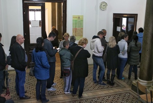 Biračko mesto u Gimnaziji (foto: Đorđe Đoković)