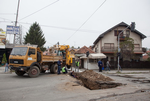 Radovi na vodovodnoj mreži u Dušanovoj (foto: Đorđe Đoković)