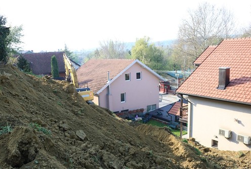 Klizište između ulica Vojvode Mišića i Pere Komirićanca (foto: Kolubarske.rs)