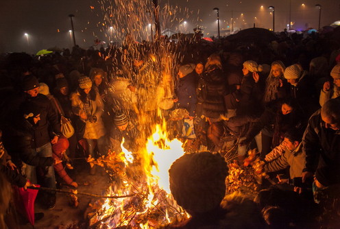 Paljenje badnjaka (arhiva) (foto: Đorđe Đoković)