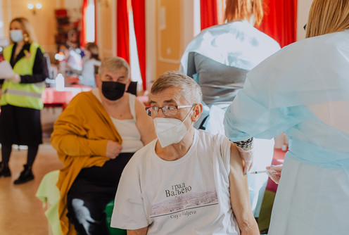 Vakcinacija u Grand hotelu (foto: DjordjeDjokovic)