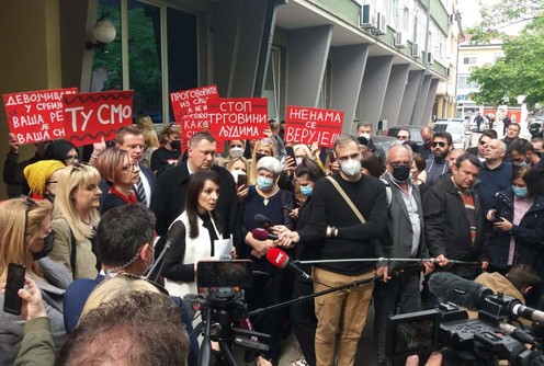 Marinika Tepić nakon saslušanja u policiji (foto: Željko Trifunović)