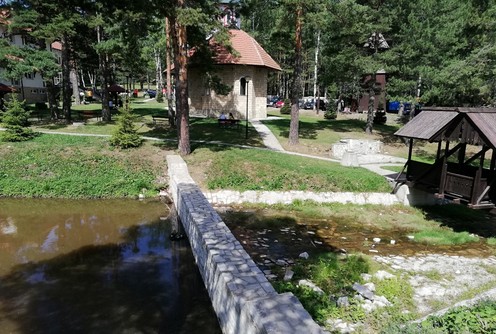 Jezero u centru Divčibara (foto: Kolubarske.rs)