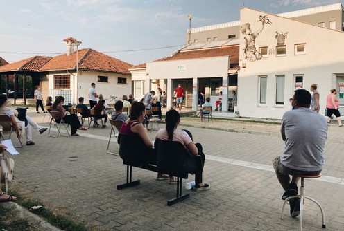 Ispred kovid ambulante (foto: Đorđe Đoković)