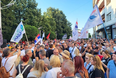 Protest u Loznici (foto: Kolubarske.rs)