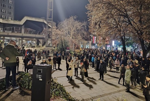 Protest na Gradskom trgu (foto: Kolubarske.rs)