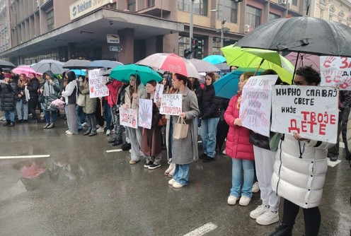 15 minuta tišine i podrška studentima (foto: Kolubarske.rs)