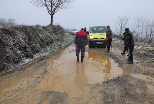 Regionalni put kroz Miličinicu (foto: Slobodan Ćirić)