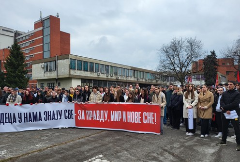 15 minuta tišine u bolničkom krugu (foto: Kolubarske.rs)