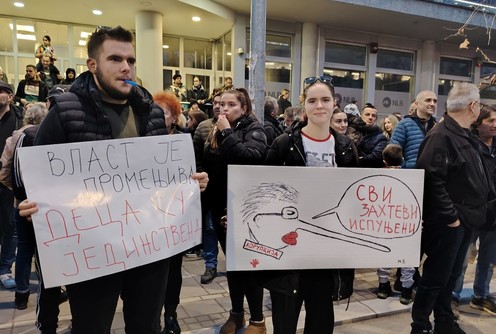 Gimnazijalci u protestu (foto: Kolubarske.rs)