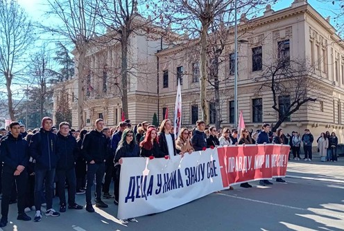 Gimnazijalci 15 minuta tišine (foto: Kolubarske.rs)