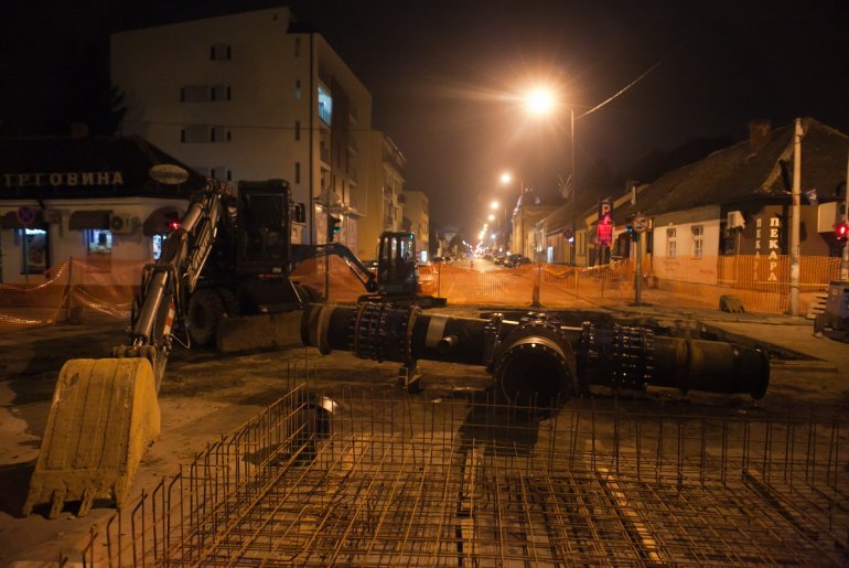 Raskrsnica Karađorđeve i Dušanove, sat nakon ponoći (foto: Đorđe Đoković)