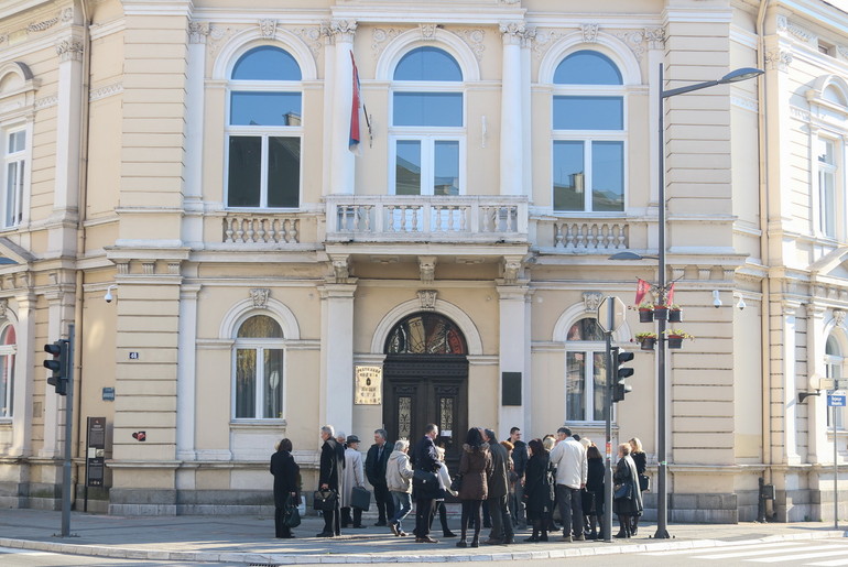 Advokati ispred Višeg suda (foto: Đorđe Đoković)