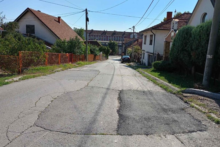 Asfaltirano oštećenje u UliciZeke Buljubaše (foto: Stanari ulice)