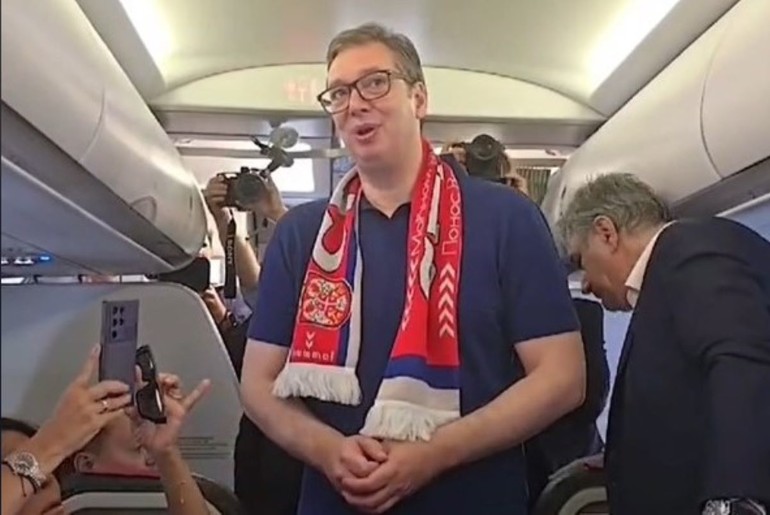 Vučić ispratio fudbalere (foto: skrinšot)