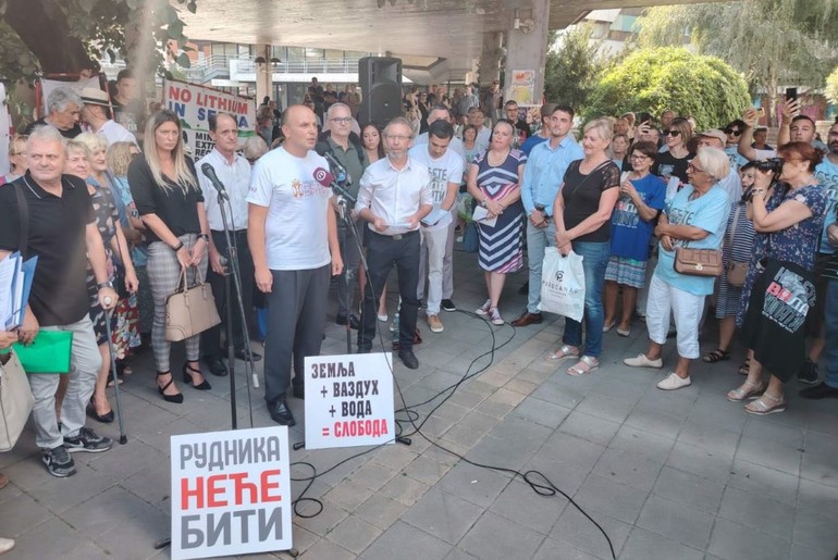 Odbornici opozicije i građani (foto: Kolubarske.rs)