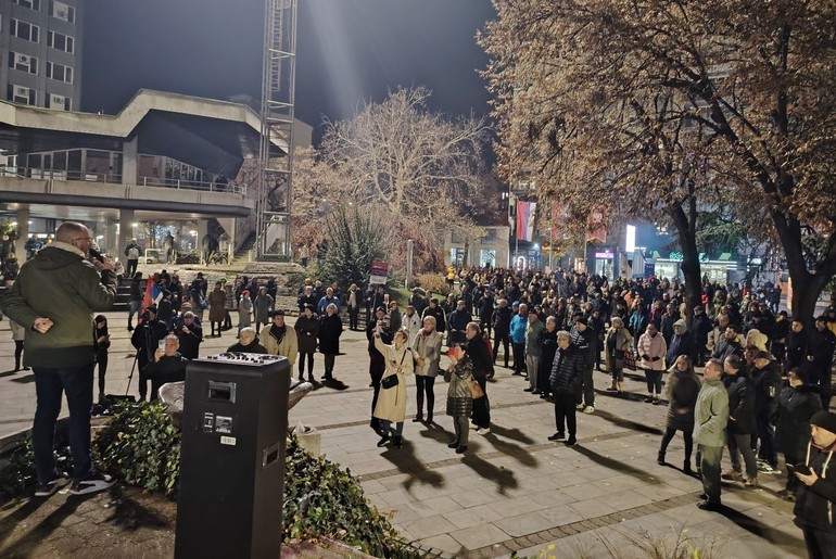 Protest na Gradskom trgu (foto: Kolubarske.rs)