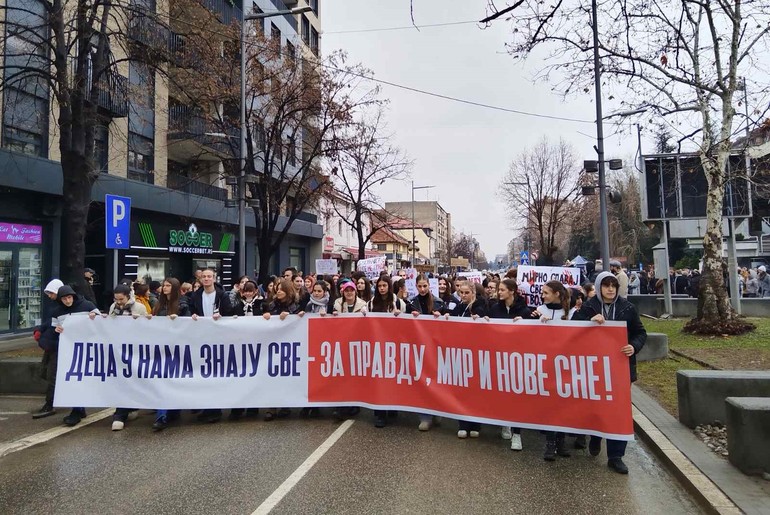 Protest gimnazijalaca (foto: Kolubarske.rs)